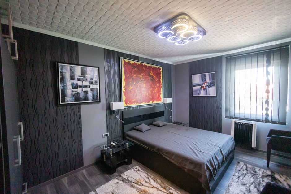 Modelvliegtuigjes hangen aan plafond in slaapkamer. Modelvliegtuigjes hangen aan plafond in slaapkamer.